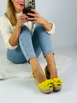 Press sample Yellow Bow Wedge