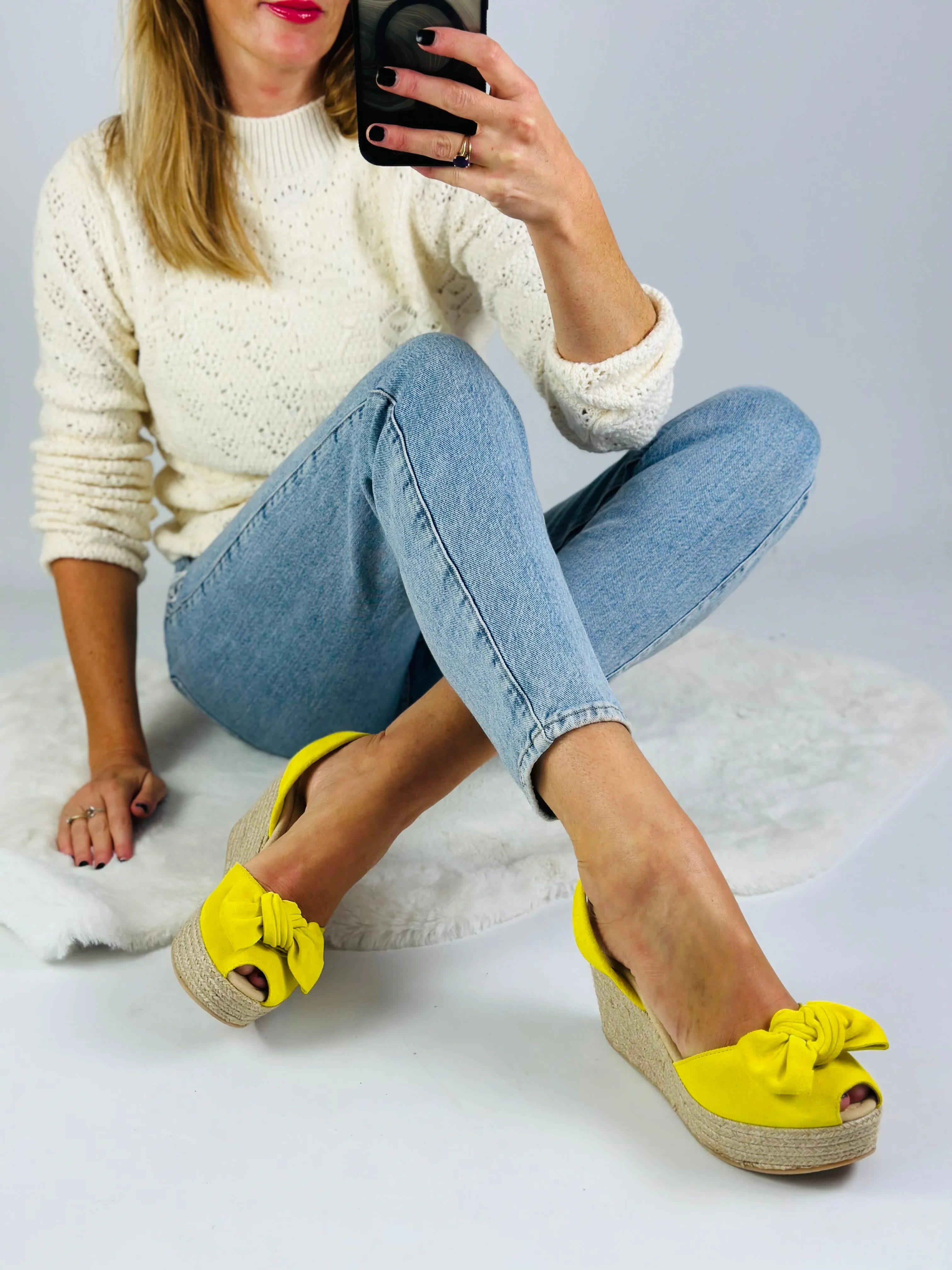 Press sample Yellow Bow Wedge