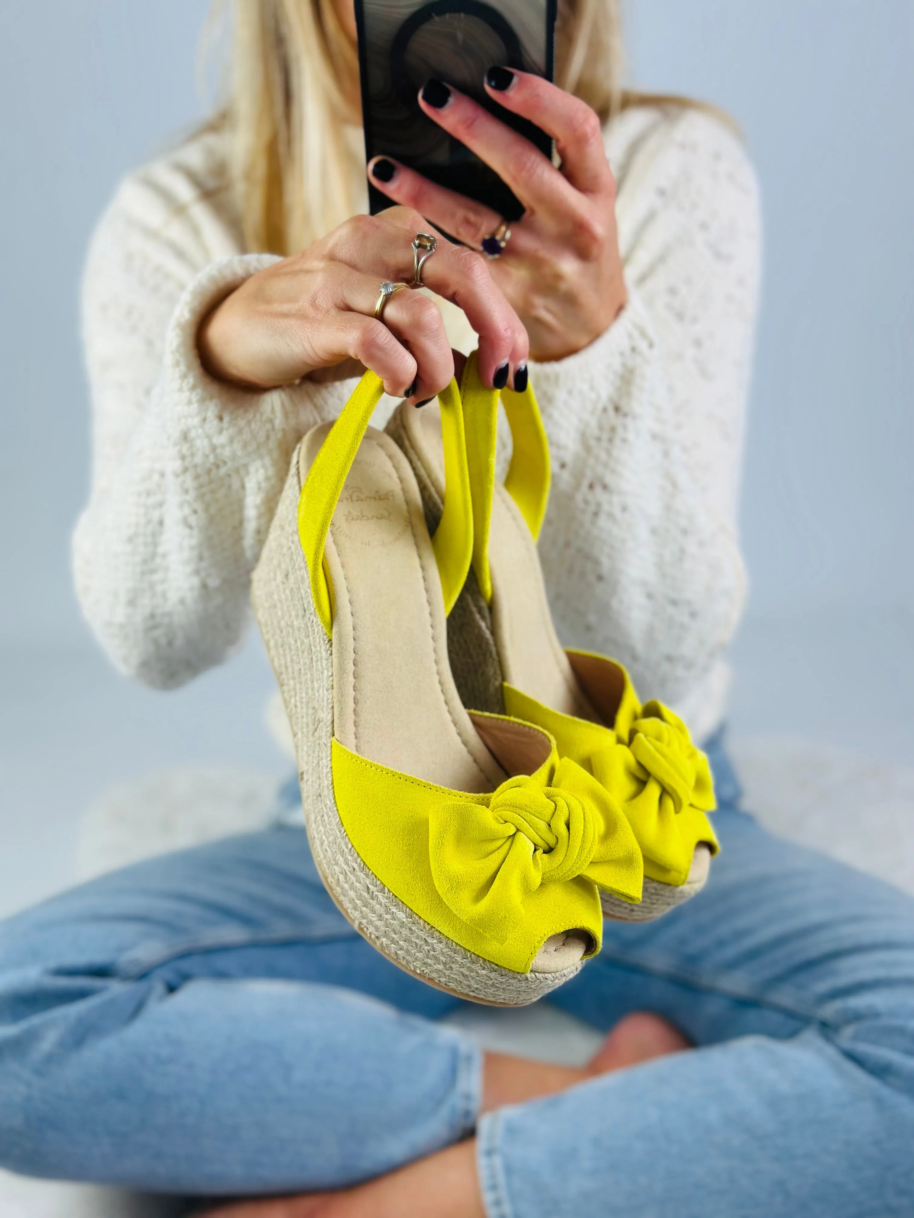 Press sample Yellow Bow Wedge